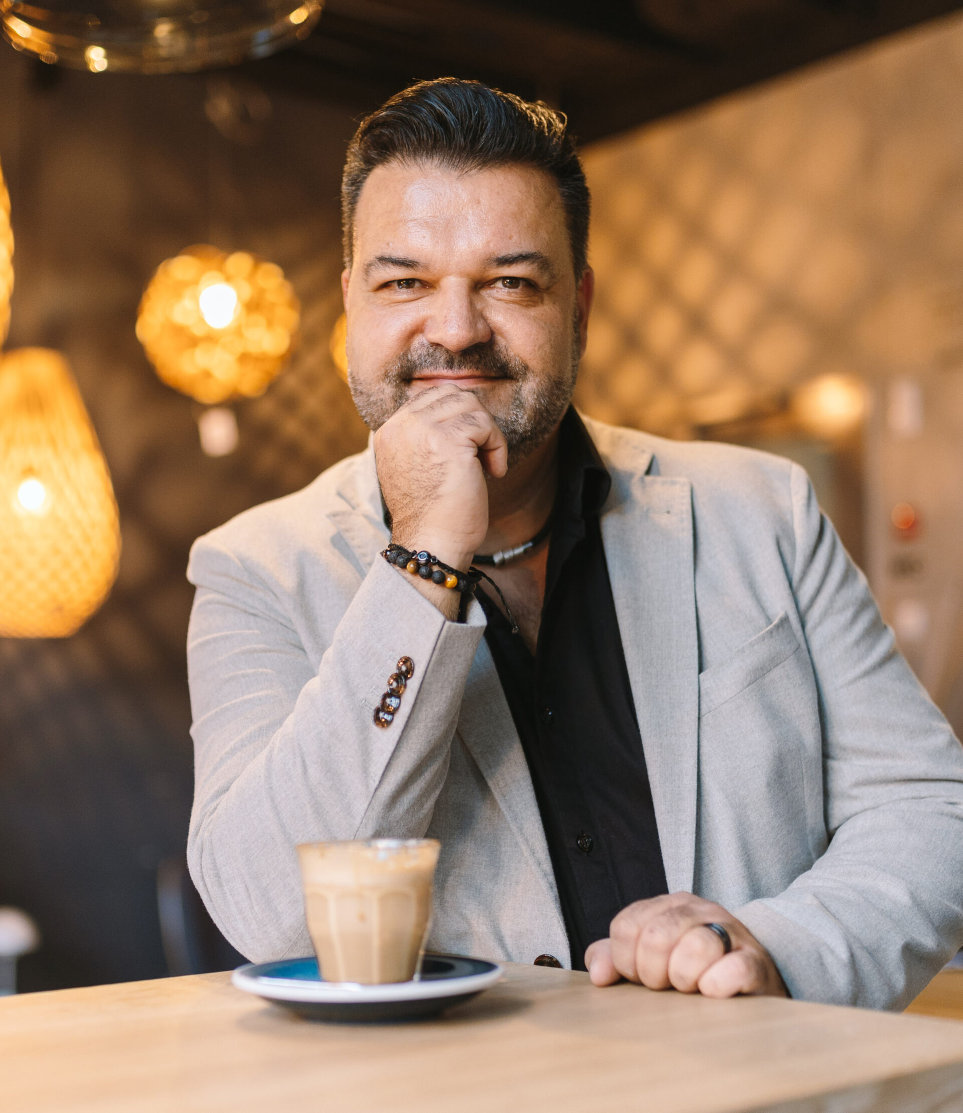 Steffen Moser - Der Familienbeschützer - Speaker beim SaFiVe-Seminar: Wer ist Deine Stimme, wenn Du leise bist? Weil Vorsorge auch Liebe ist. Für alle, die füreinander da sind – auch, wenn das Leben plötzlich still wird.